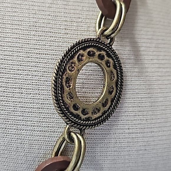 Belt chain style, brass rings. Very adjustable. Excellent condition and quality. - Picture 2 of 7